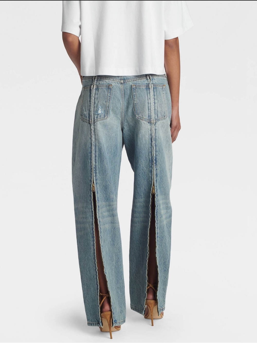 NWT KBB by KAHLANA Women's Mid-Rise 'The Zip Back Jeans' - Light Wash - 2